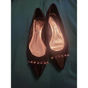 Beverly Feldman Women's 5 1/2 Spiked Black Flats